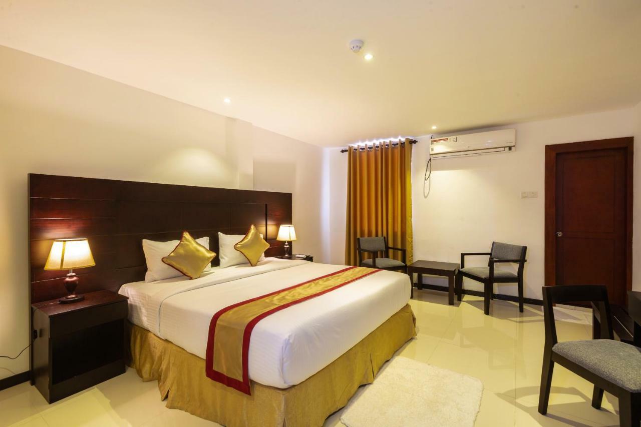 Hotel Saveira Colombo Esterno foto
