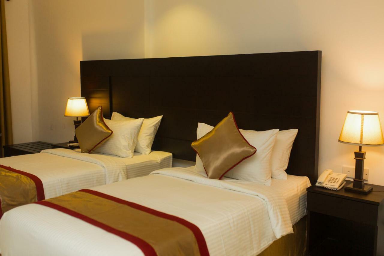 Hotel Saveira Colombo Esterno foto