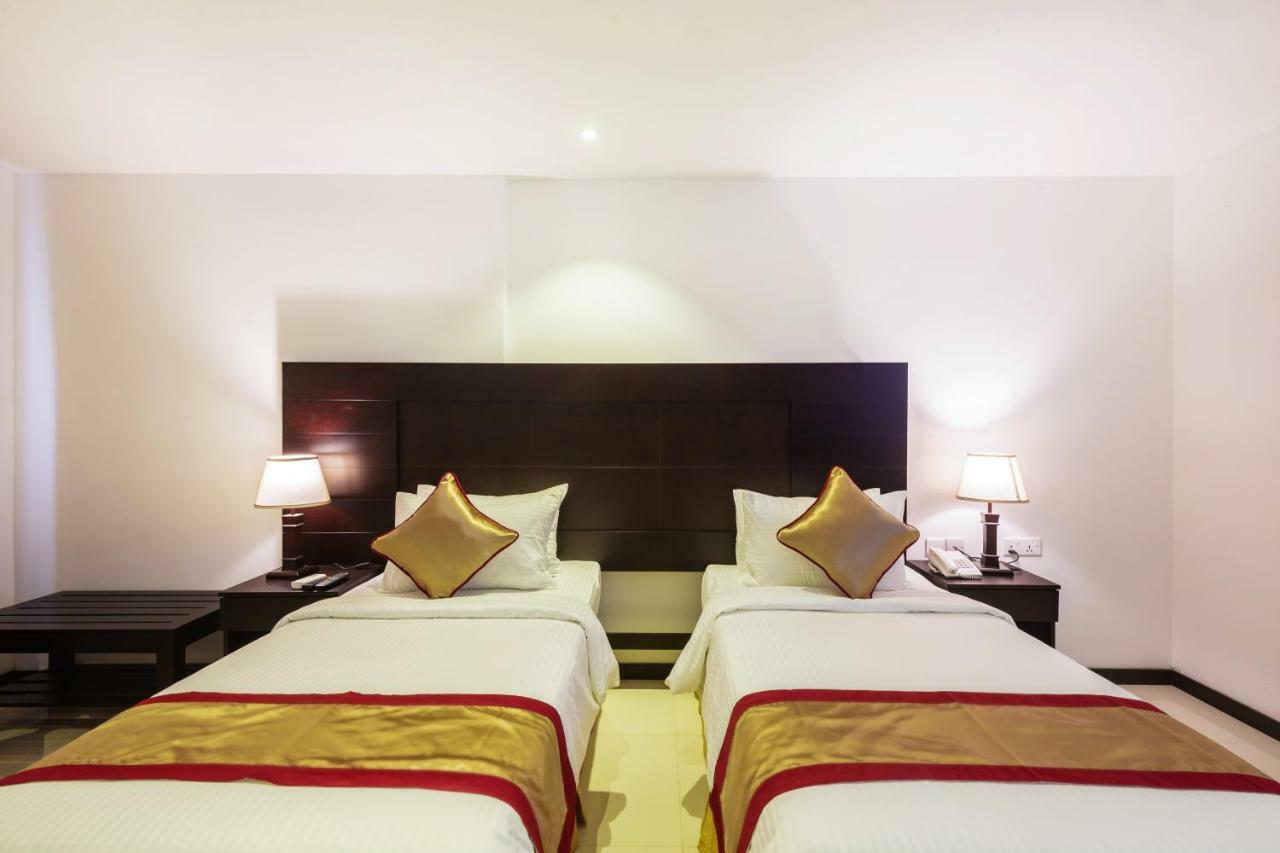 Hotel Saveira Colombo Esterno foto